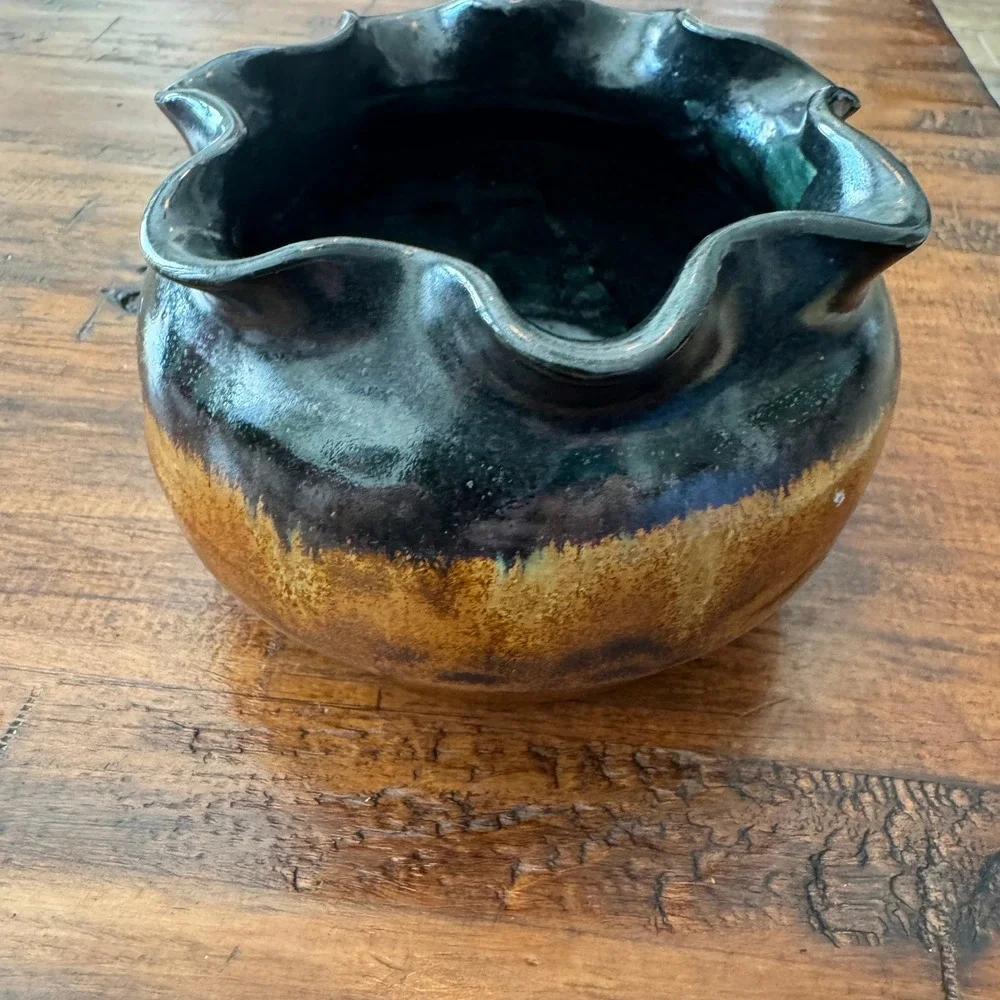 Handmade Studio‎ Pottery Ruffled Rim Vase Black Amber Drip Glaze Artisan Signed